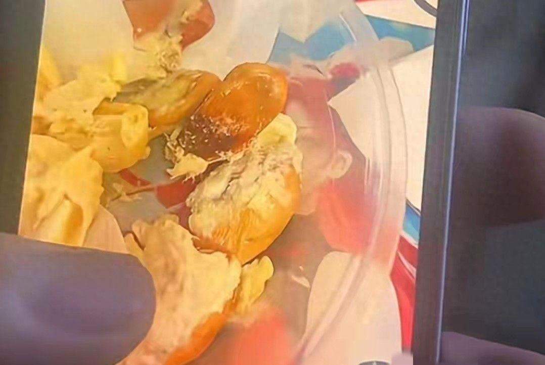 男子买榴莲仅退款后转卖，警方通报背后的故事