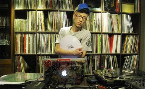 在家 vs 夜店视频直播，两个世界，同一场演出