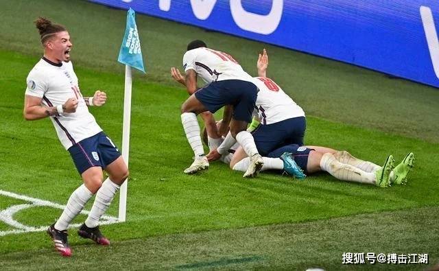 英格兰vs丹麦图文直播视频，一场让熬夜党又哭又笑的绿茵对决