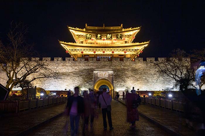 荆州vs曲靖夜景视频直播，两座古城，谁的夜色更撩人？