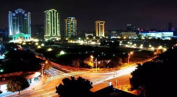 梅州vs汕尾夜景直播视频，哪个更值得看？我两个都刷了一遍