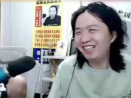 德华vs耀眼直播视频,谁才是真正的直播天花板?一个普通观众的深夜测评实录 德华vs耀眼直播视频,谁才是真正的直播天花板?一个普通观众的深夜测评实录